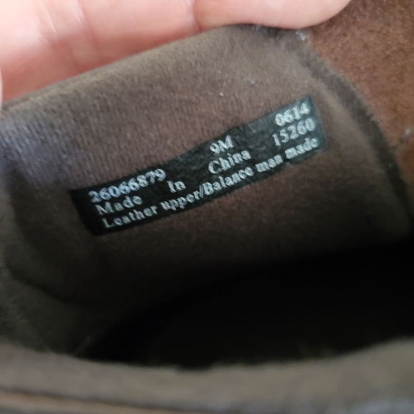 CLARKS Distressed Leather Ankle Boots for Fall/Winter - Picture 5 of 6